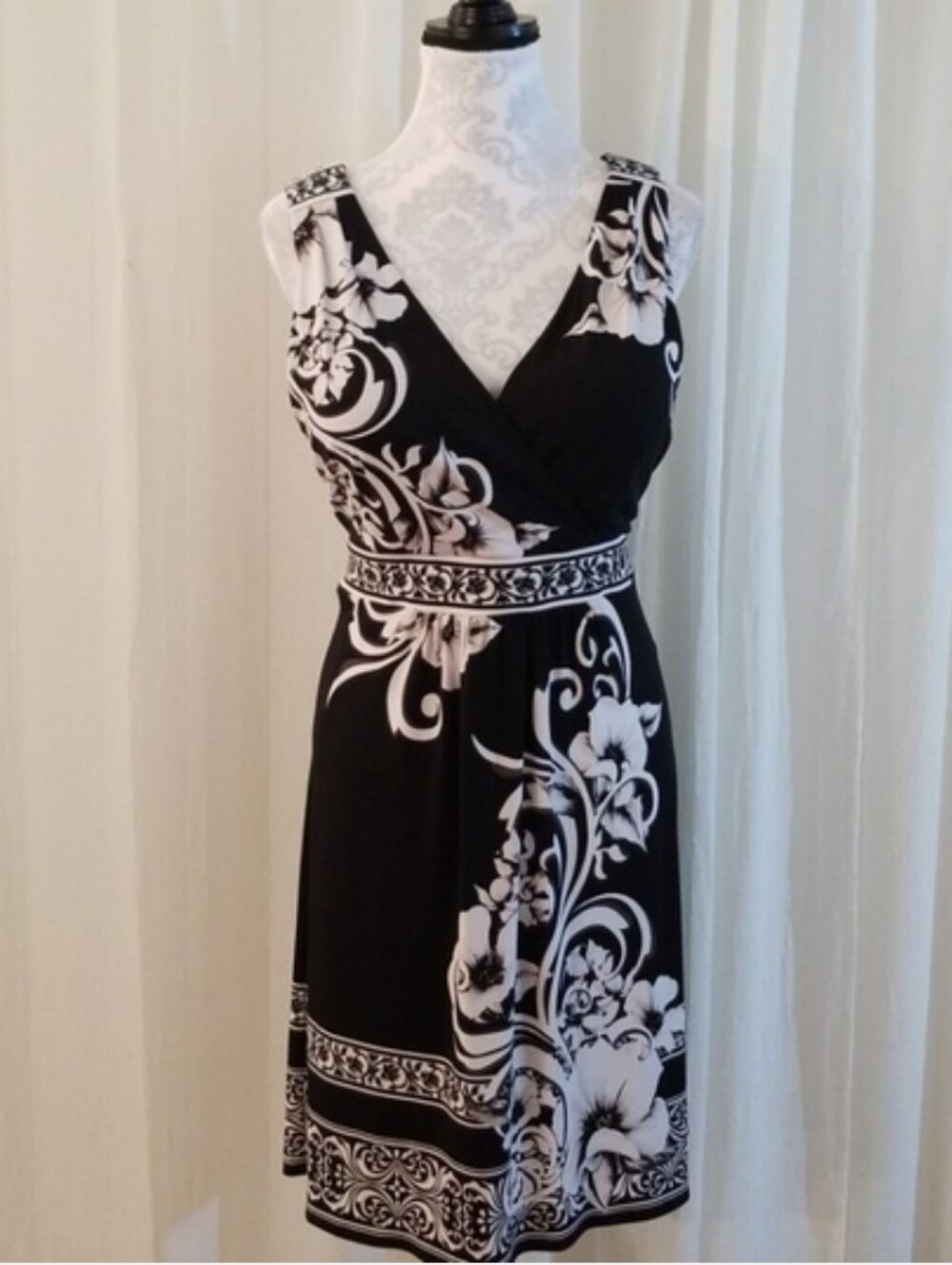 White House Black Market Floral Black And White dress, Medium